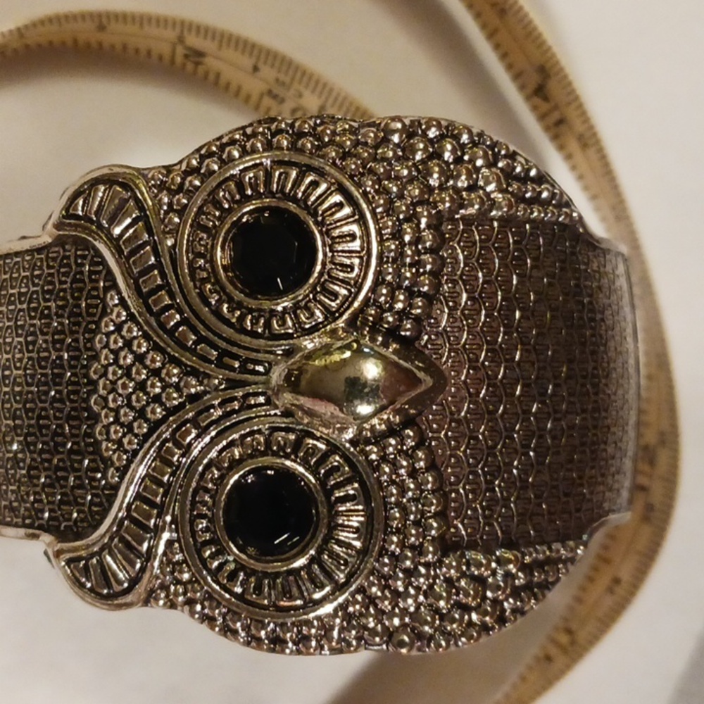 Silver Tone Metal Owl Cuff Bracelet With Black Rhinestones - Picture 7 of 8